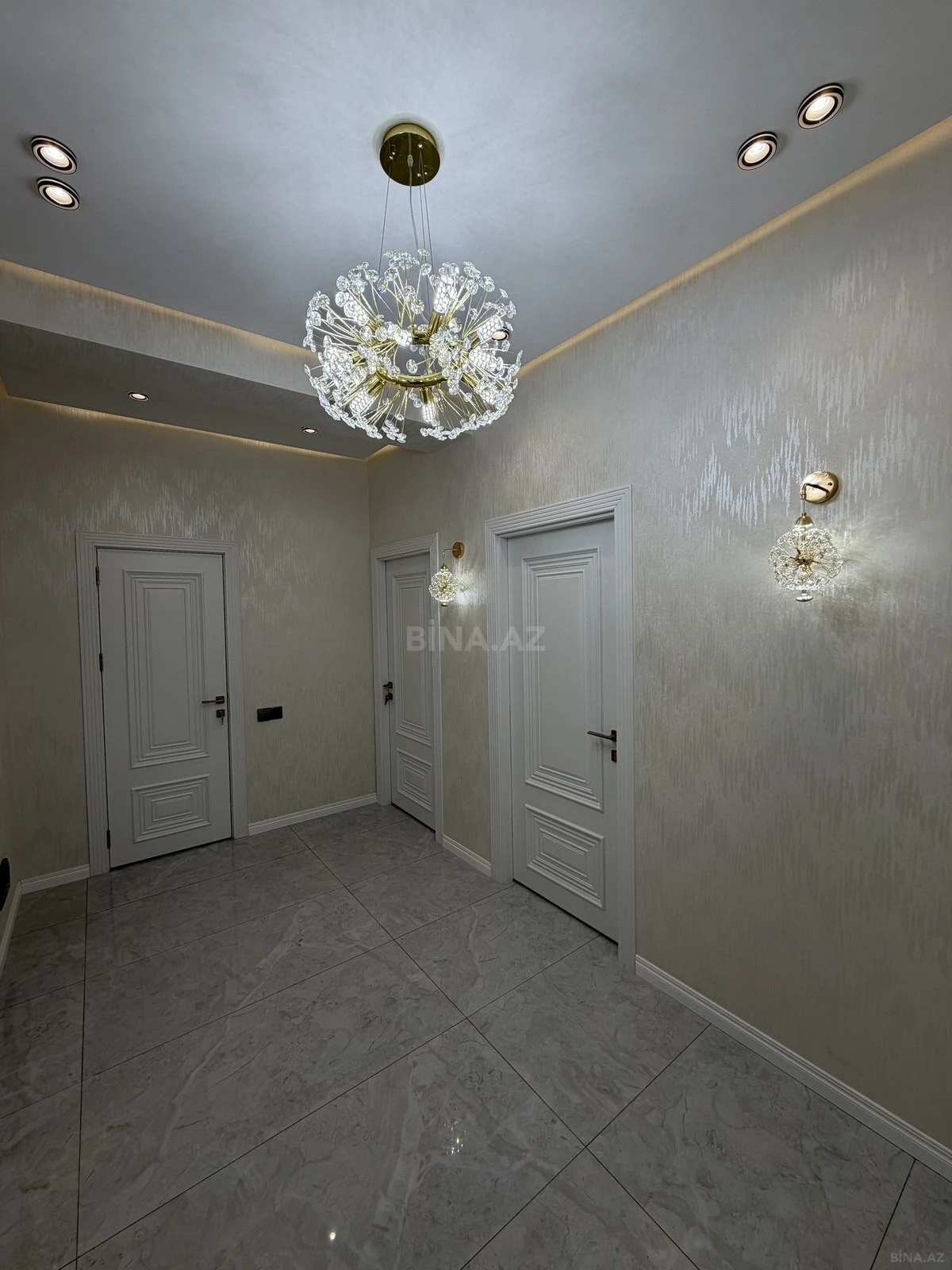 Satılır 2 otaqlı mənzil 77 m²