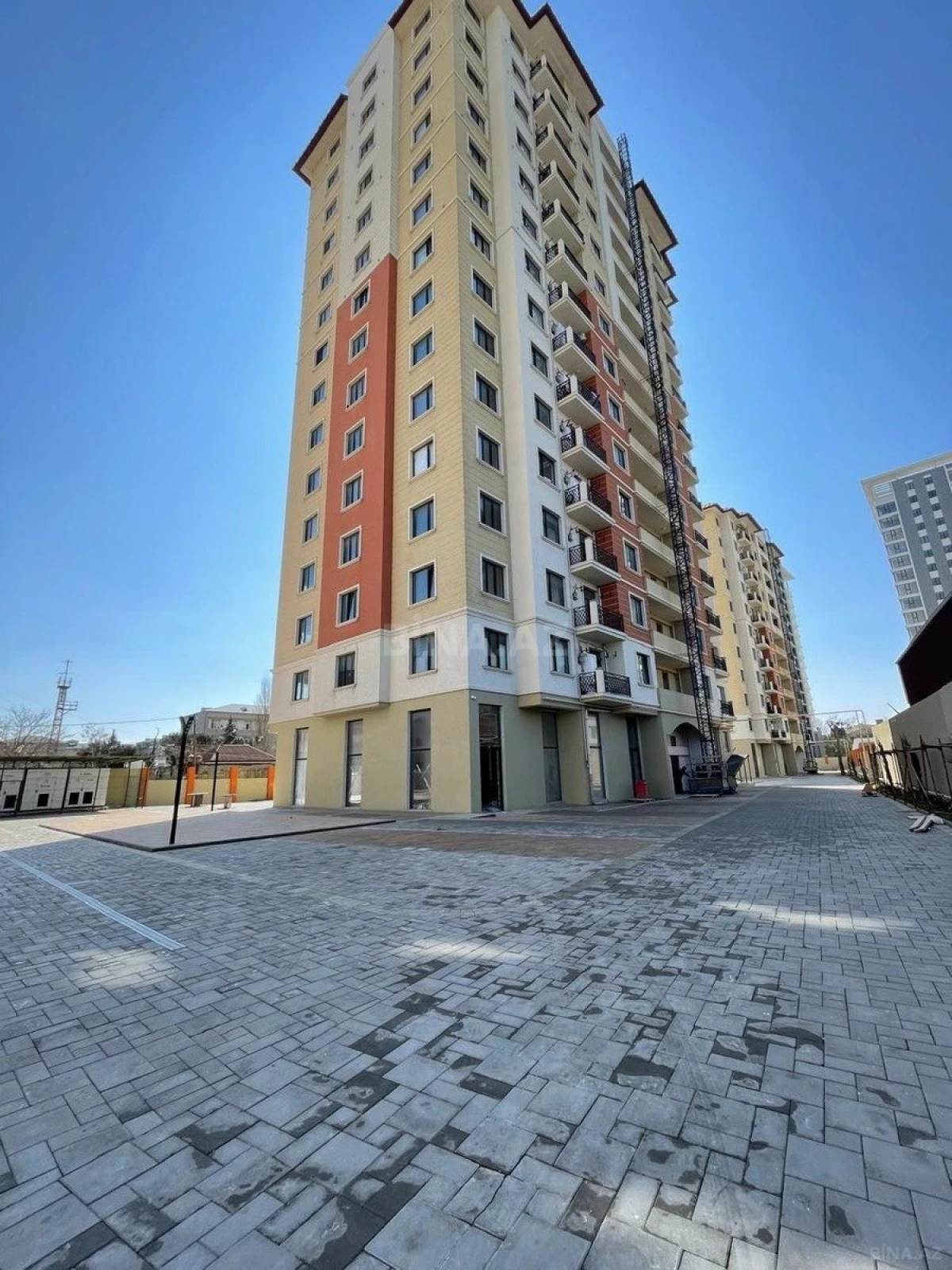 Satılır 2 otaqlı mənzil 77 m²