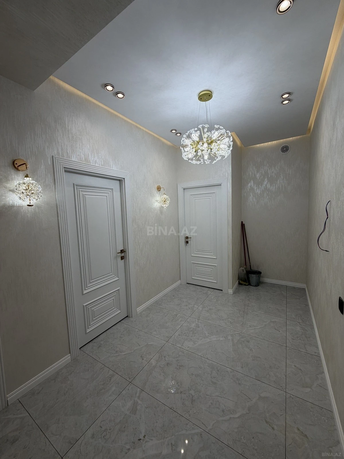 Satılır 2 otaqlı mənzil 77 m²