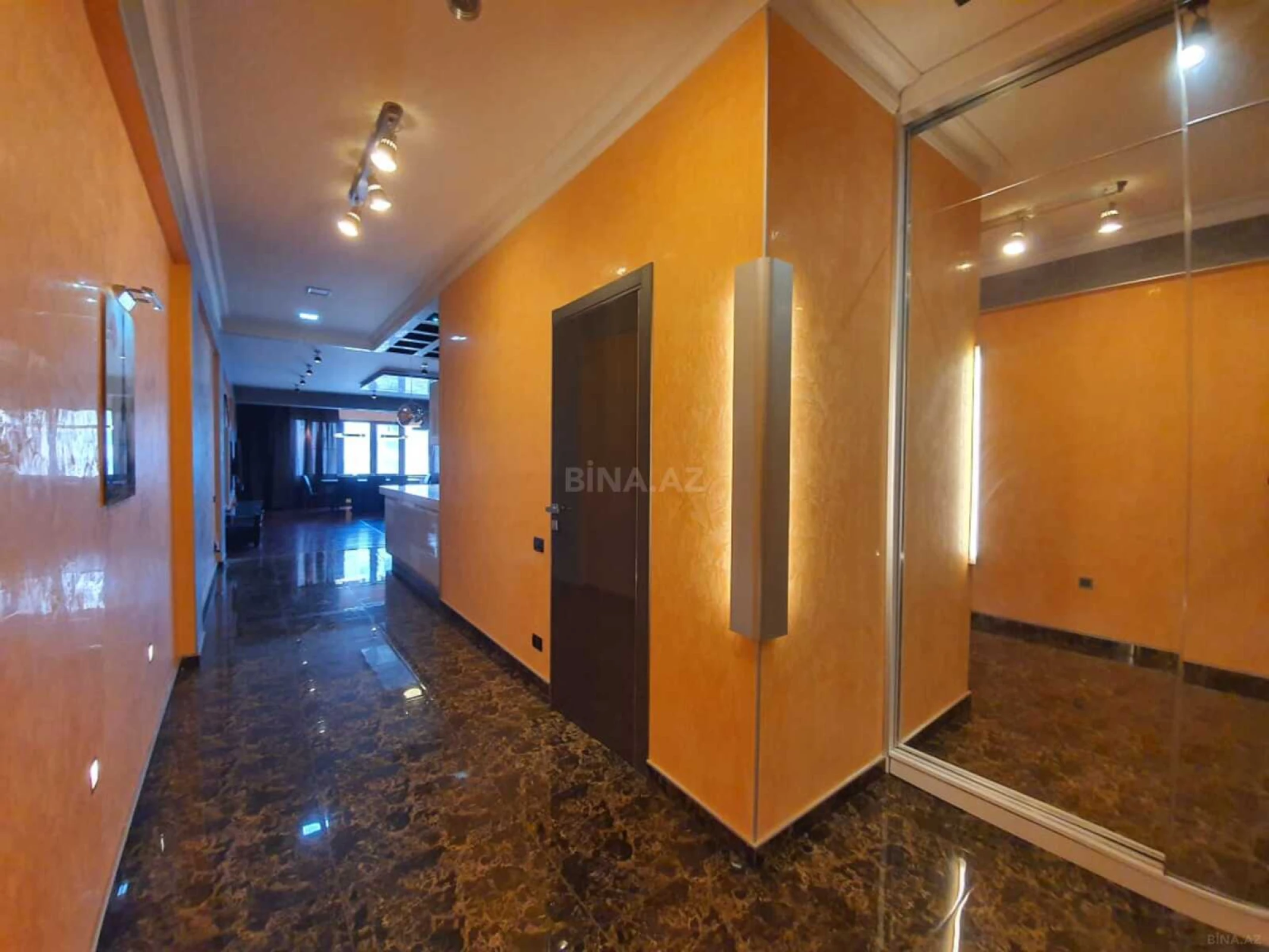 Kirayə verilir 4 otaqlı mənzil 215 m²