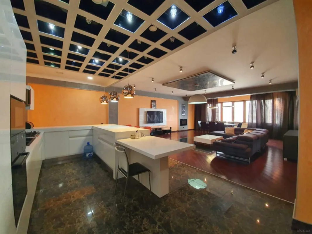 Kirayə verilir 4 otaqlı mənzil 215 m²