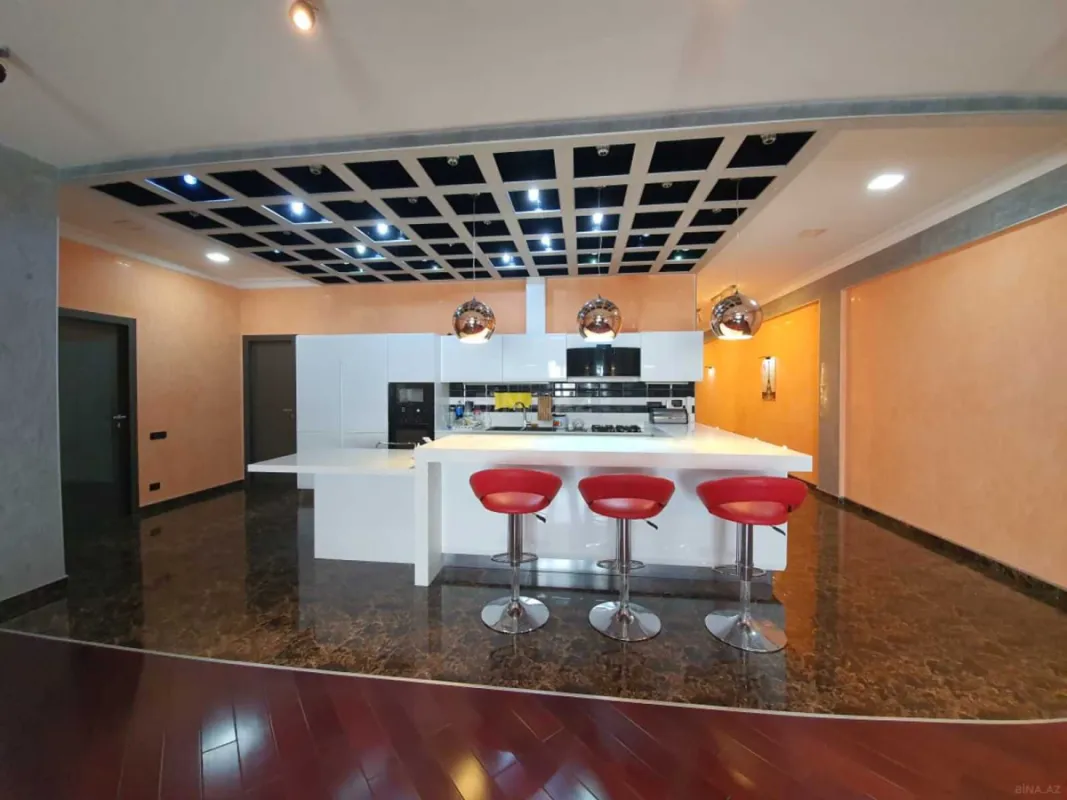 Kirayə verilir 4 otaqlı mənzil 215 m²