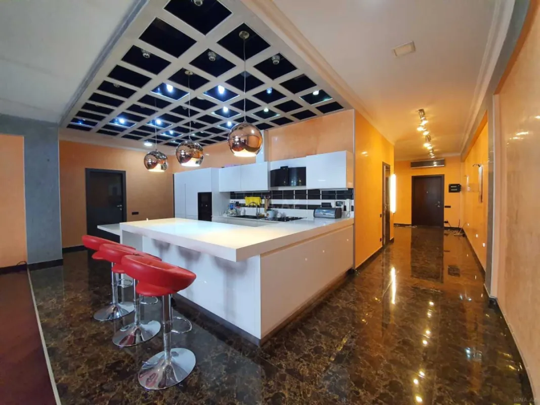 Kirayə verilir 4 otaqlı mənzil 215 m²