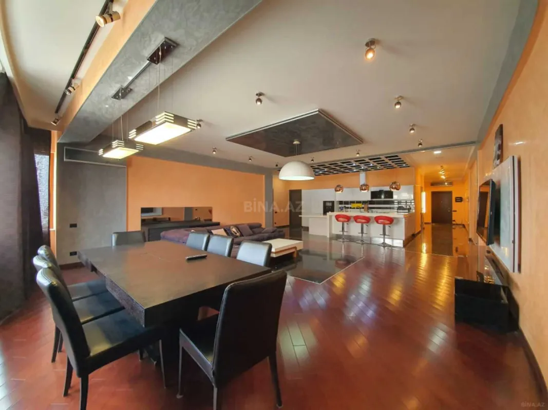 Kirayə verilir 4 otaqlı mənzil 215 m²