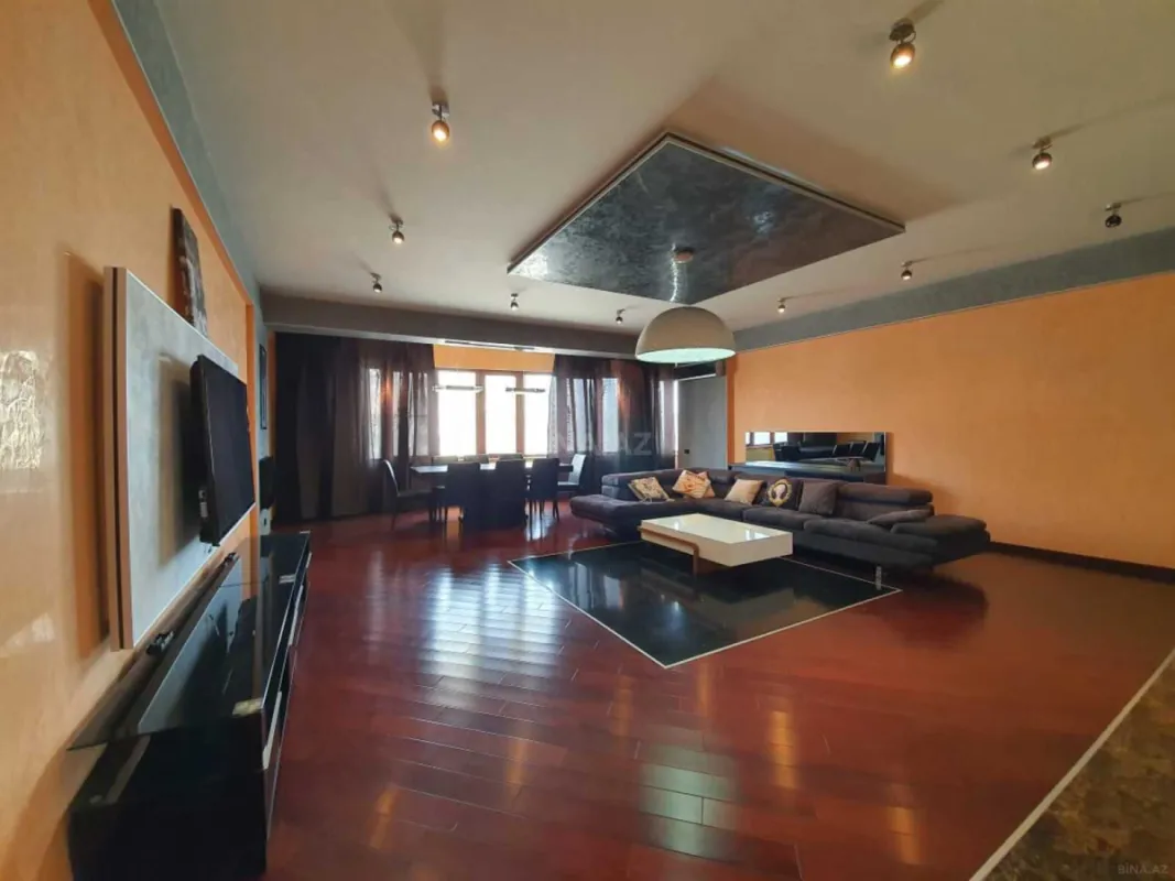 Kirayə verilir 4 otaqlı mənzil 215 m²