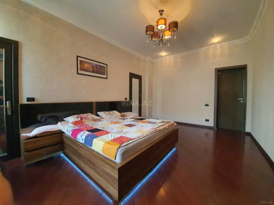 Kirayə verilir 4 otaqlı mənzil 215 m²