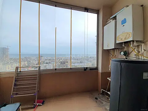 Kirayə verilir 4 otaqlı mənzil 215 m²