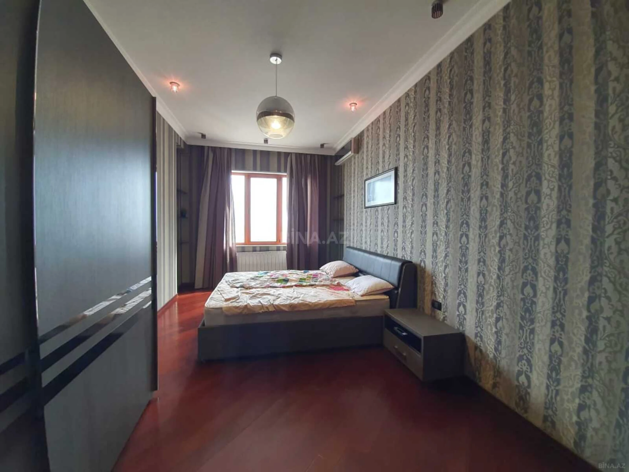 Kirayə verilir 4 otaqlı mənzil 215 m²