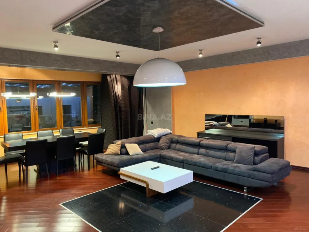 Kirayə verilir 4 otaqlı mənzil 215 m²