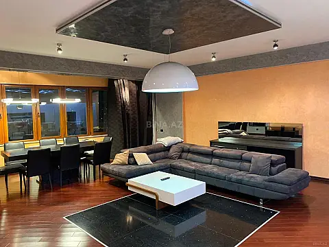 Kirayə verilir 4 otaqlı mənzil 215 m²