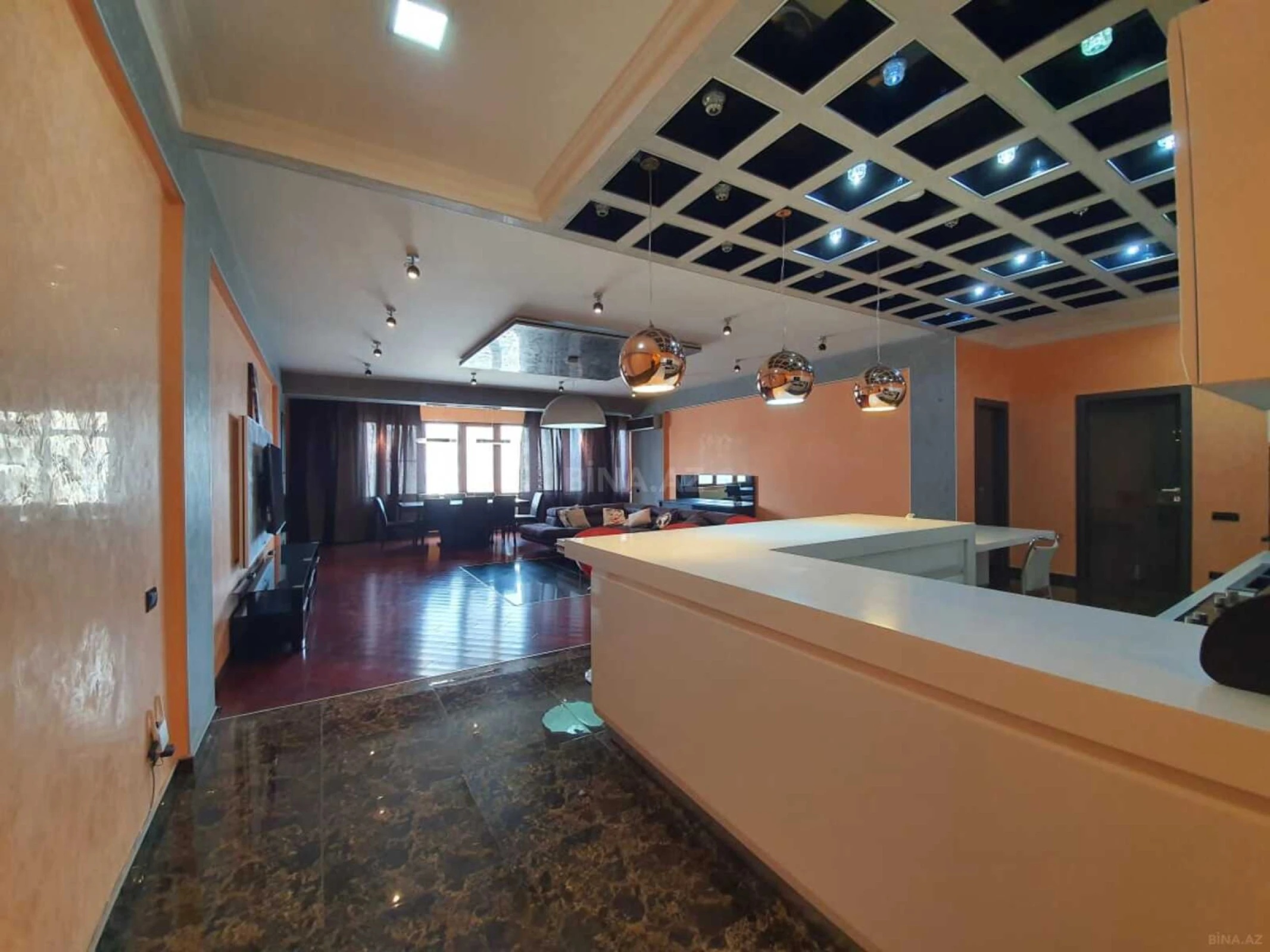 Kirayə verilir 4 otaqlı mənzil 215 m²