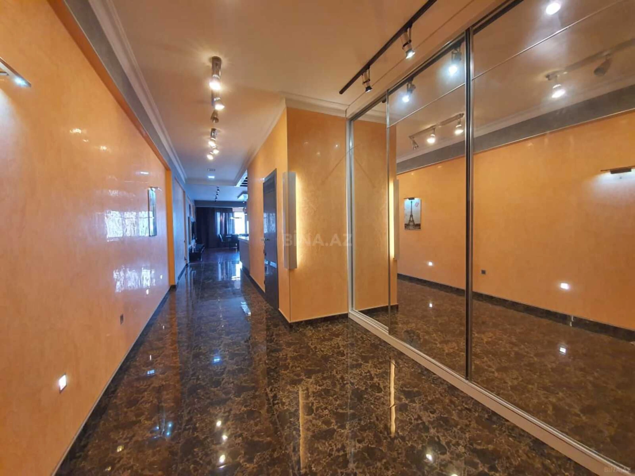 Kirayə verilir 4 otaqlı mənzil 215 m²