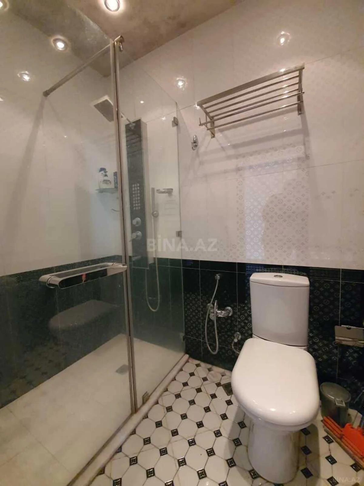 Kirayə verilir 4 otaqlı mənzil 215 m²