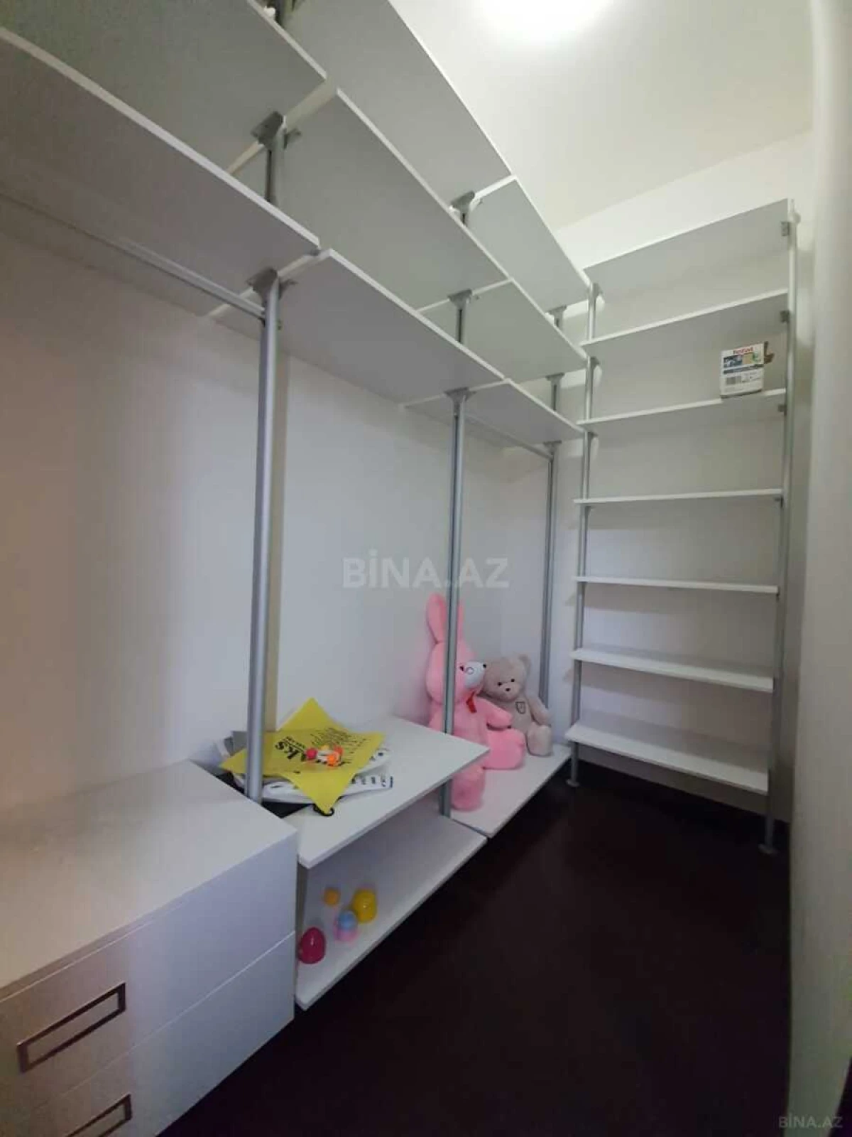 Kirayə verilir 4 otaqlı mənzil 215 m²