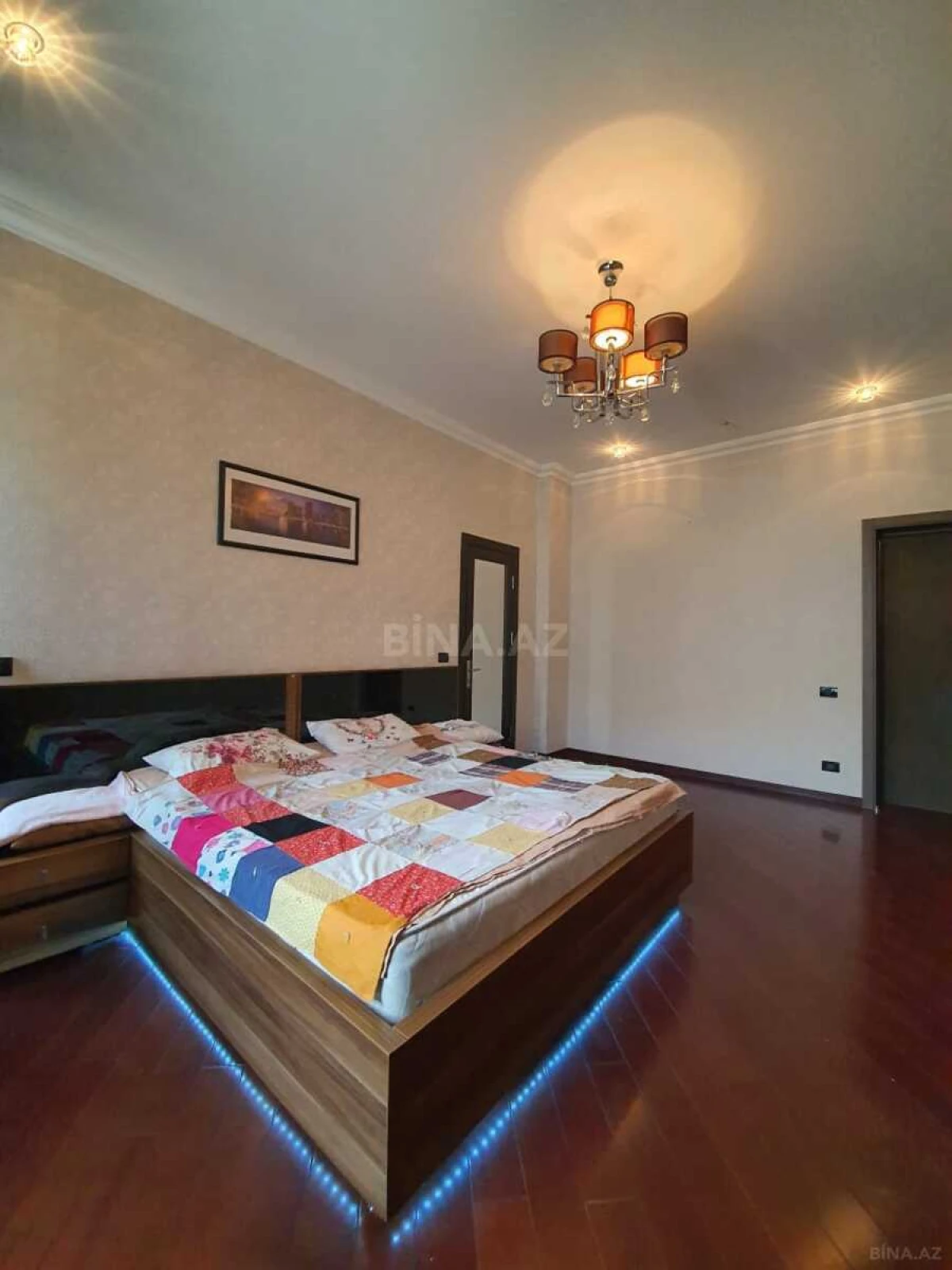 Kirayə verilir 4 otaqlı mənzil 215 m²