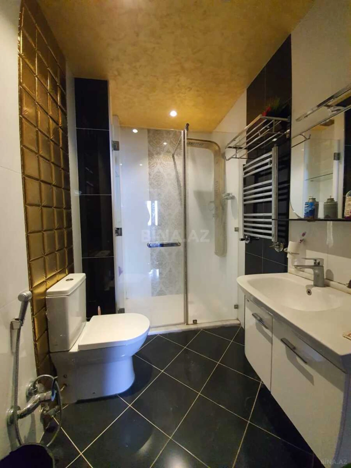 Kirayə verilir 4 otaqlı mənzil 215 m²