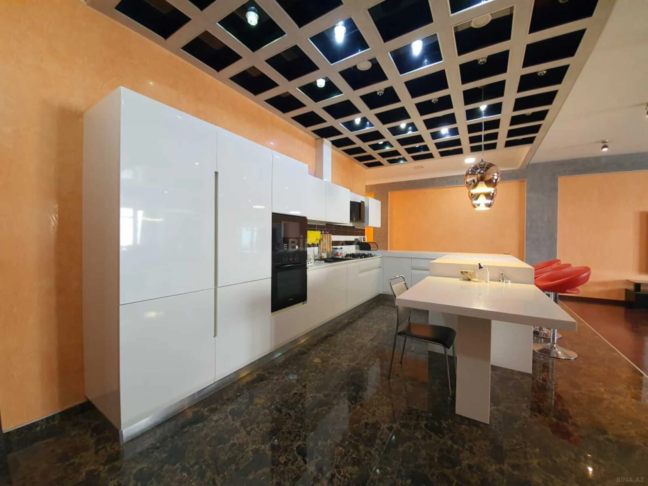 Kirayə verilir 4 otaqlı mənzil 215 m²