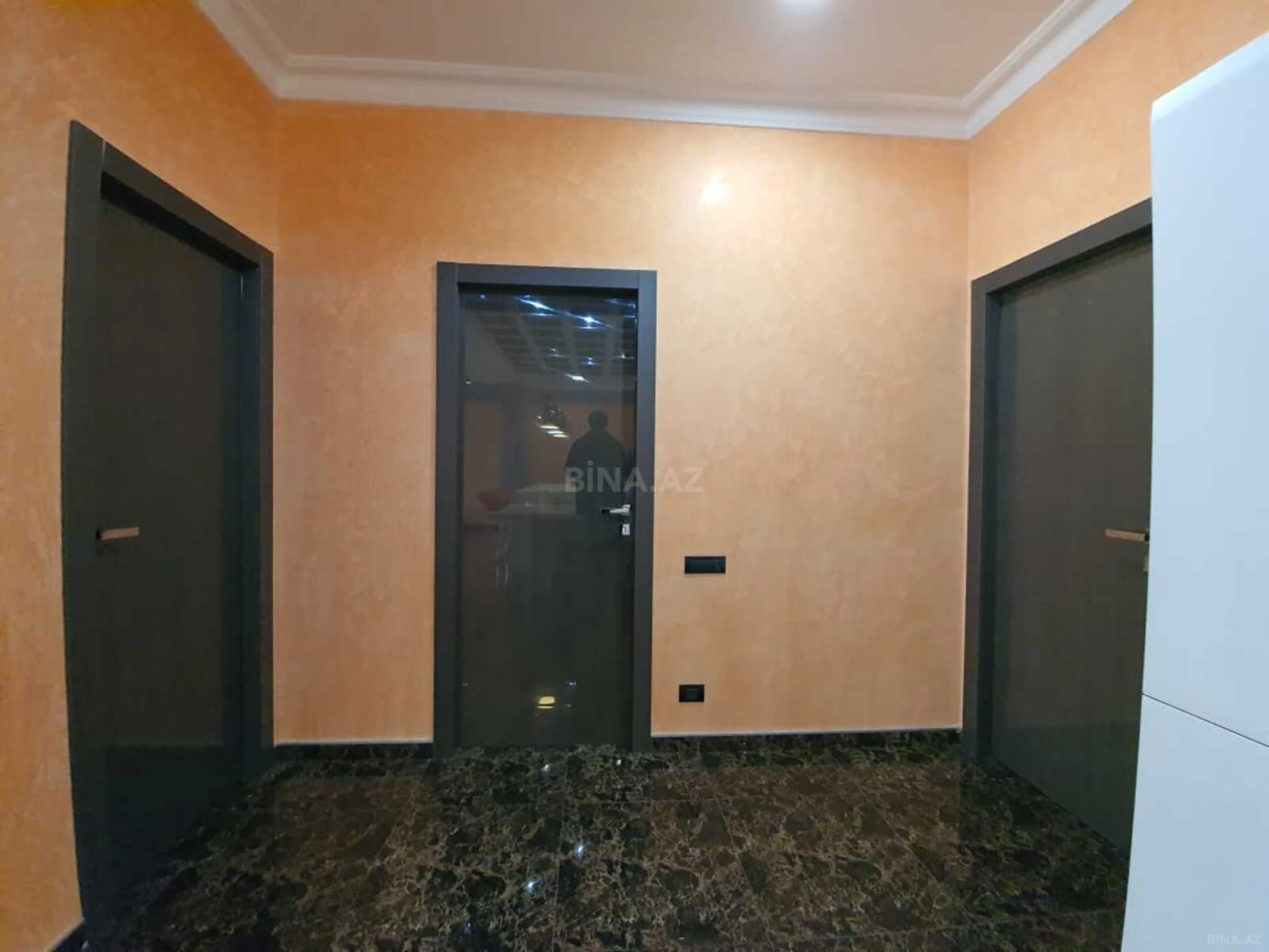 Kirayə verilir 4 otaqlı mənzil 215 m²