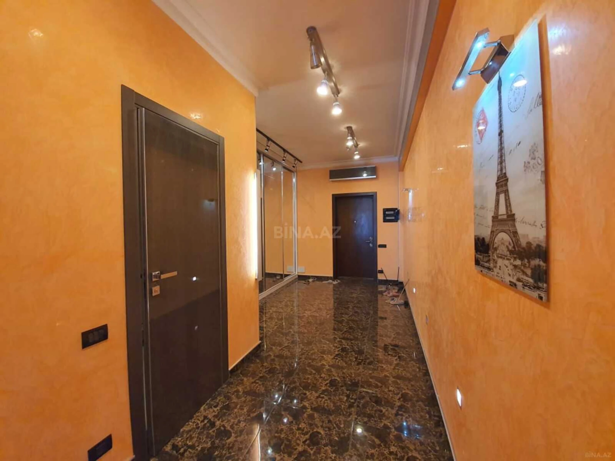 Kirayə verilir 4 otaqlı mənzil 215 m²