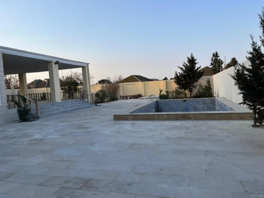 Satılır 5 otaqlı həyət evi 240 m²