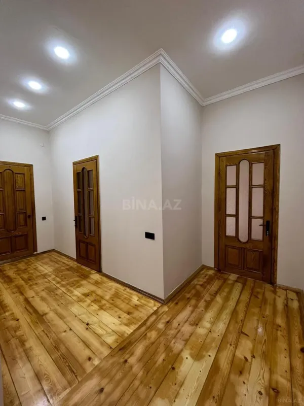 Satılır 5 otaqlı həyət evi 240 m²