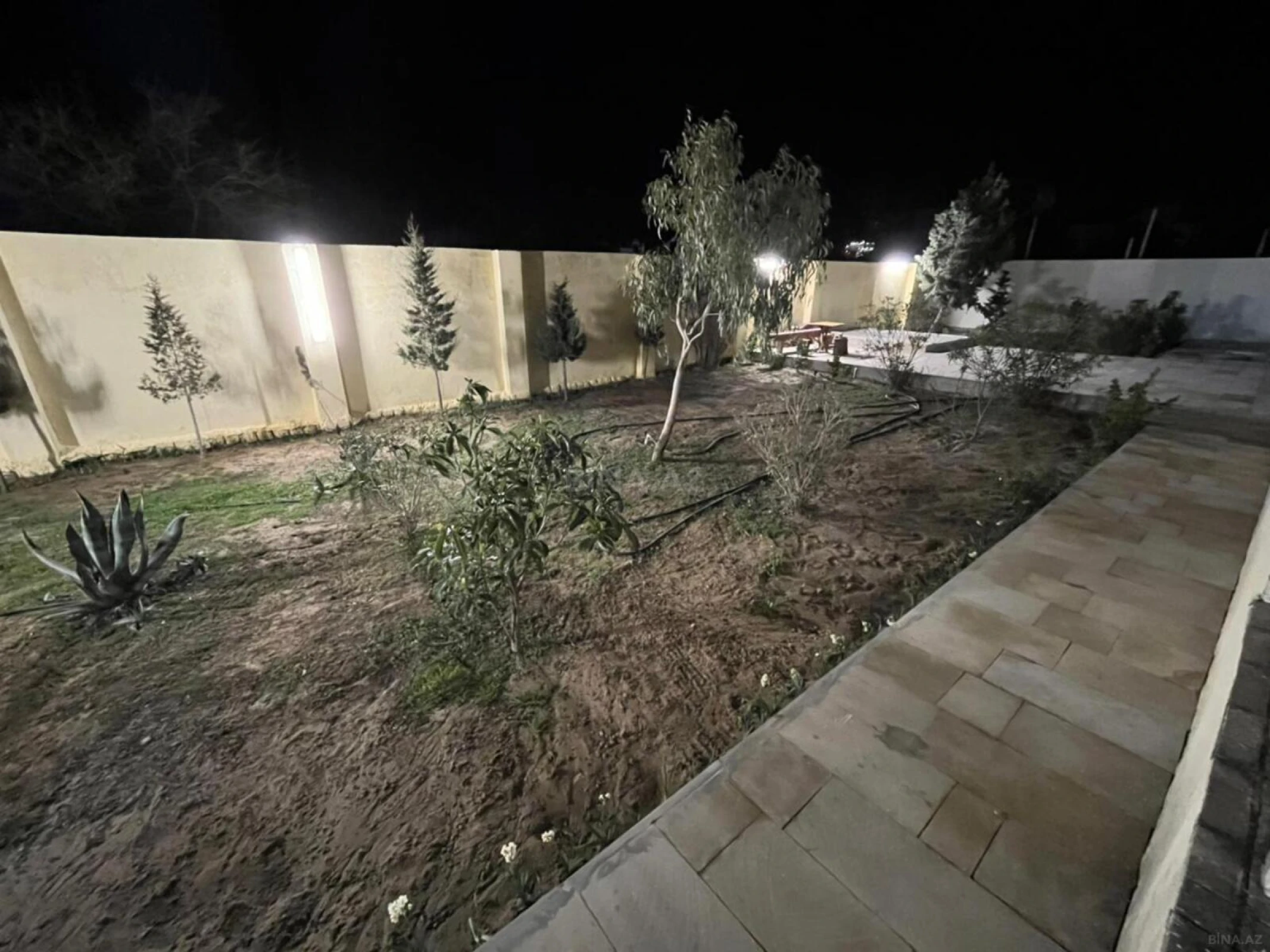 Satılır 5 otaqlı həyət evi 240 m²