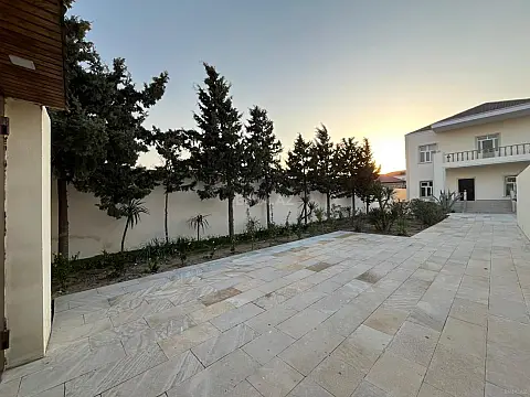 Satılır 5 otaqlı həyət evi 240 m²