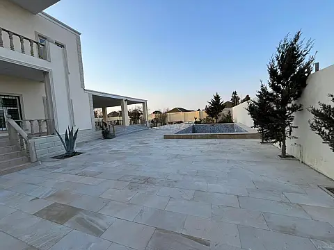 Satılır 5 otaqlı həyət evi 240 m²