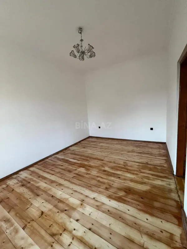 Satılır 5 otaqlı həyət evi 240 m²