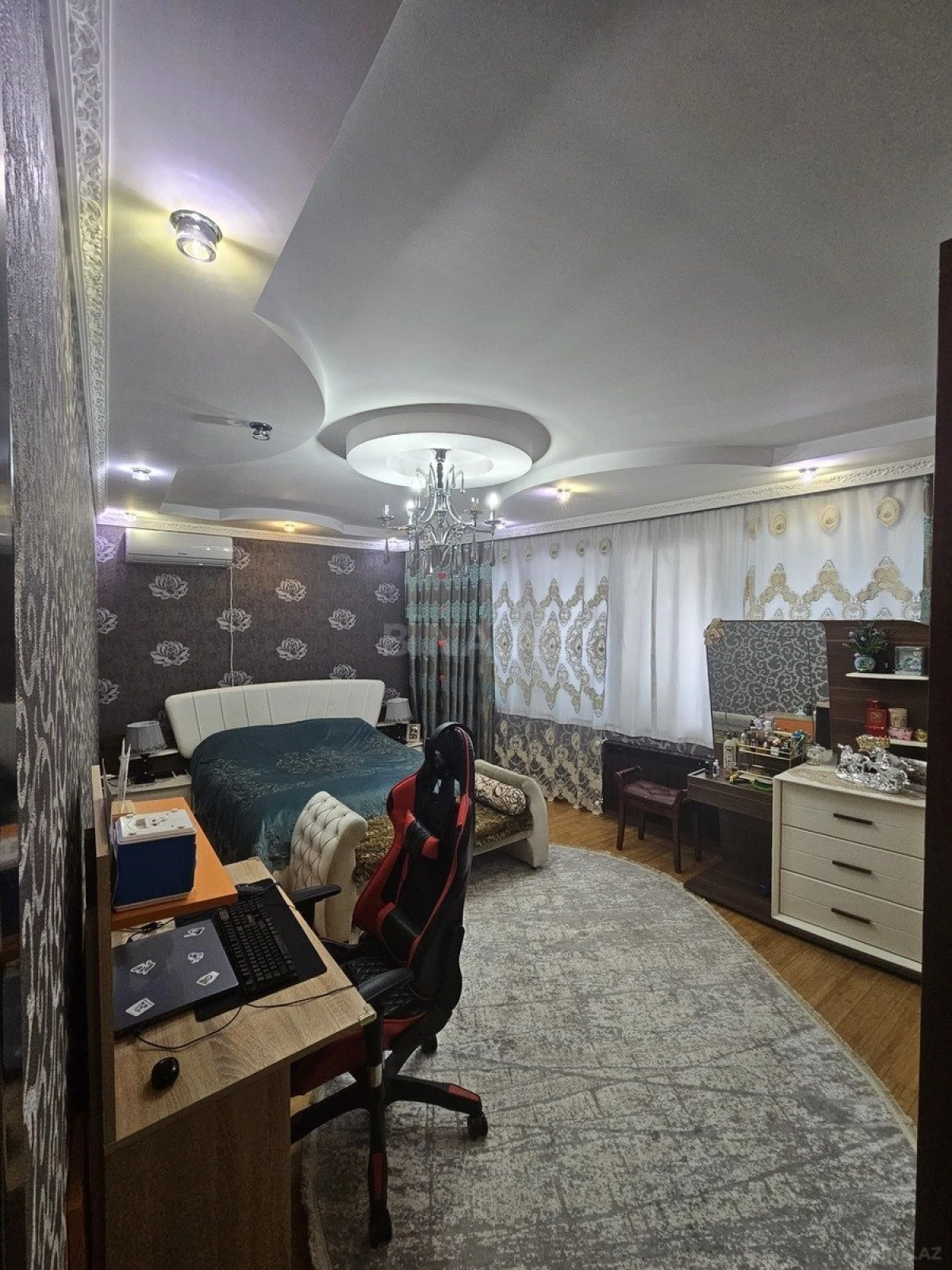 Satılır 2 otaqlı mənzil 82 m²