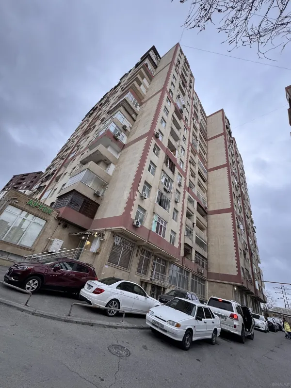 Satılır 3 otaqlı mənzil 130 m²