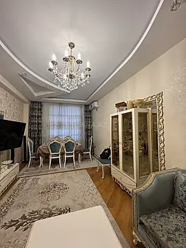 Satılır 3 otaqlı mənzil 130 m²