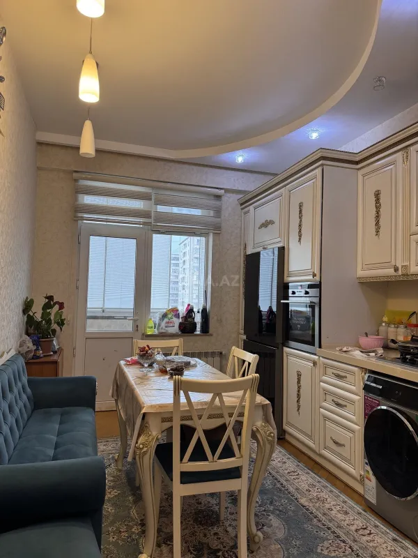 Satılır 3 otaqlı mənzil 130 m²