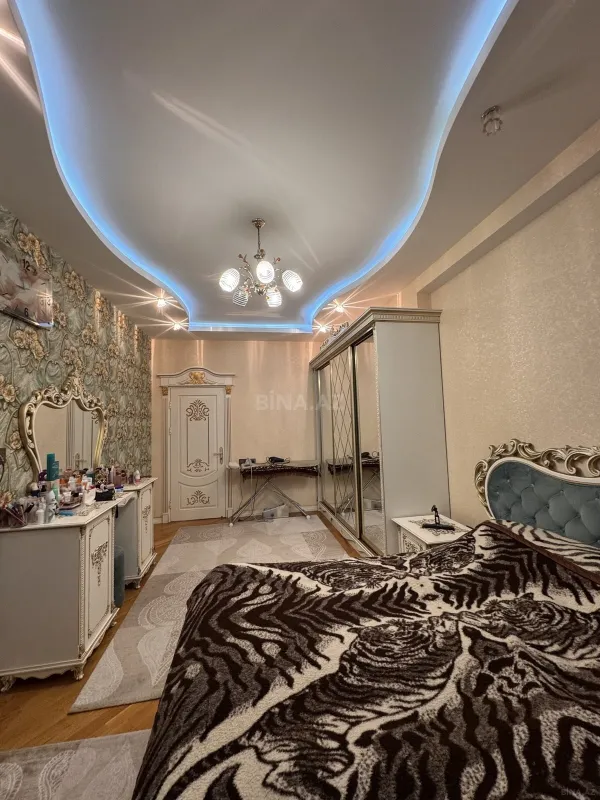 Satılır 3 otaqlı mənzil 130 m²