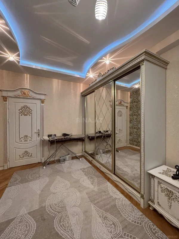 Satılır 3 otaqlı mənzil 130 m²