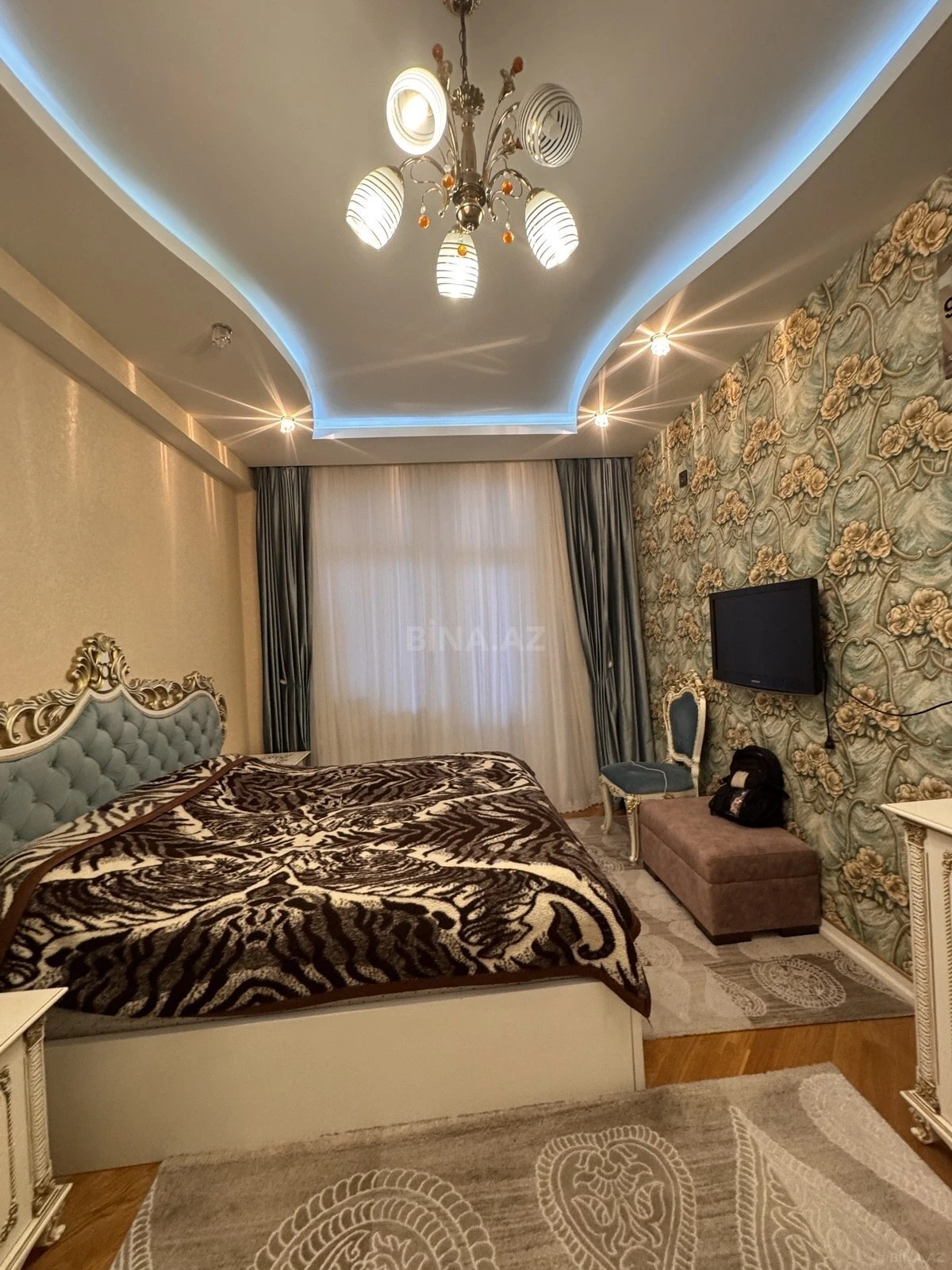 Satılır 3 otaqlı mənzil 130 m²