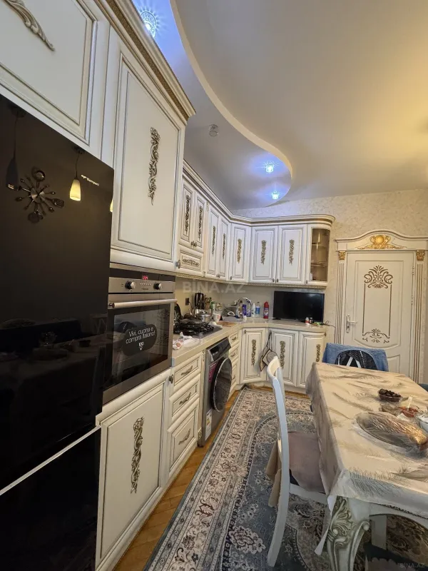 Satılır 3 otaqlı mənzil 130 m²