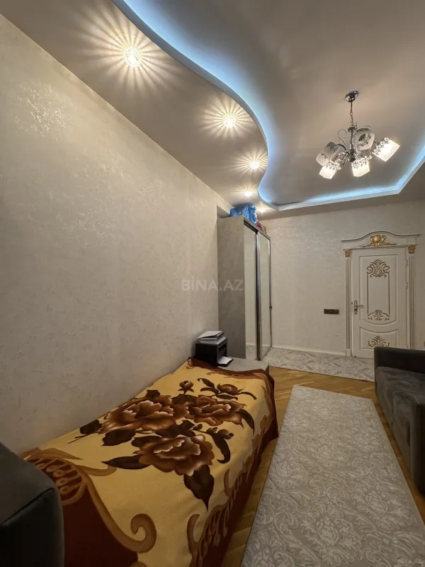 Satılır 3 otaqlı mənzil 130 m²