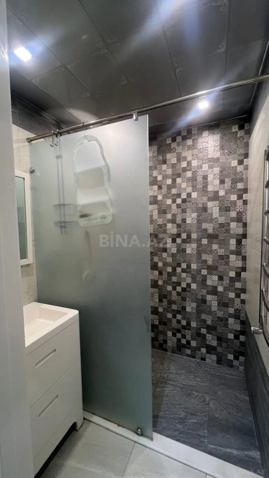 Kirayə verilir 4 otaqlı mənzil 185 m²
