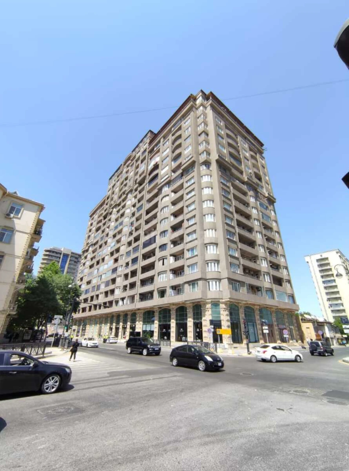 Kirayə verilir 4 otaqlı mənzil 185 m²