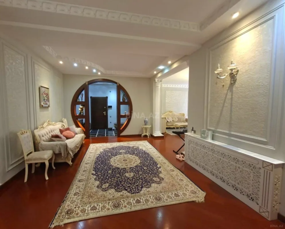 Satılır 4 otaqlı mənzil 210 m²