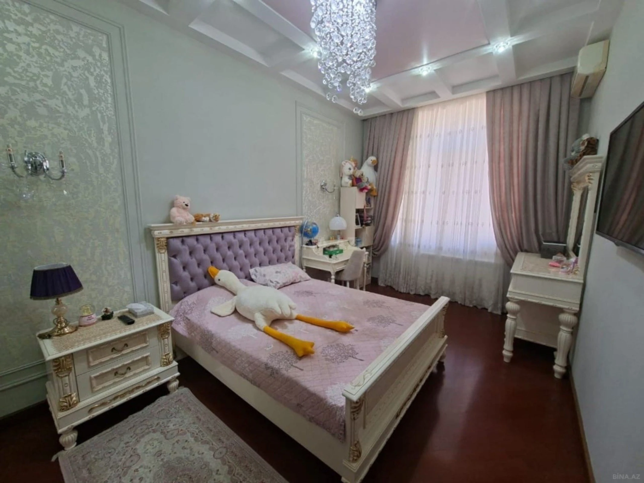 Satılır 4 otaqlı mənzil 210 m²