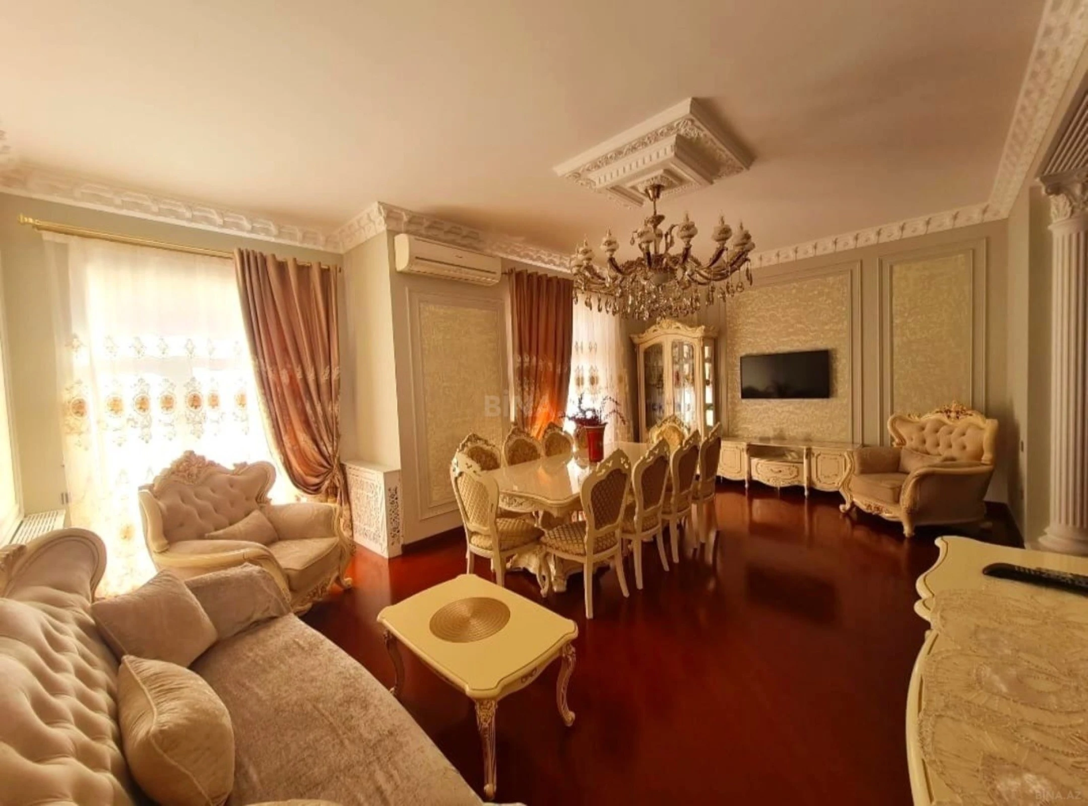 Satılır 4 otaqlı mənzil 210 m²