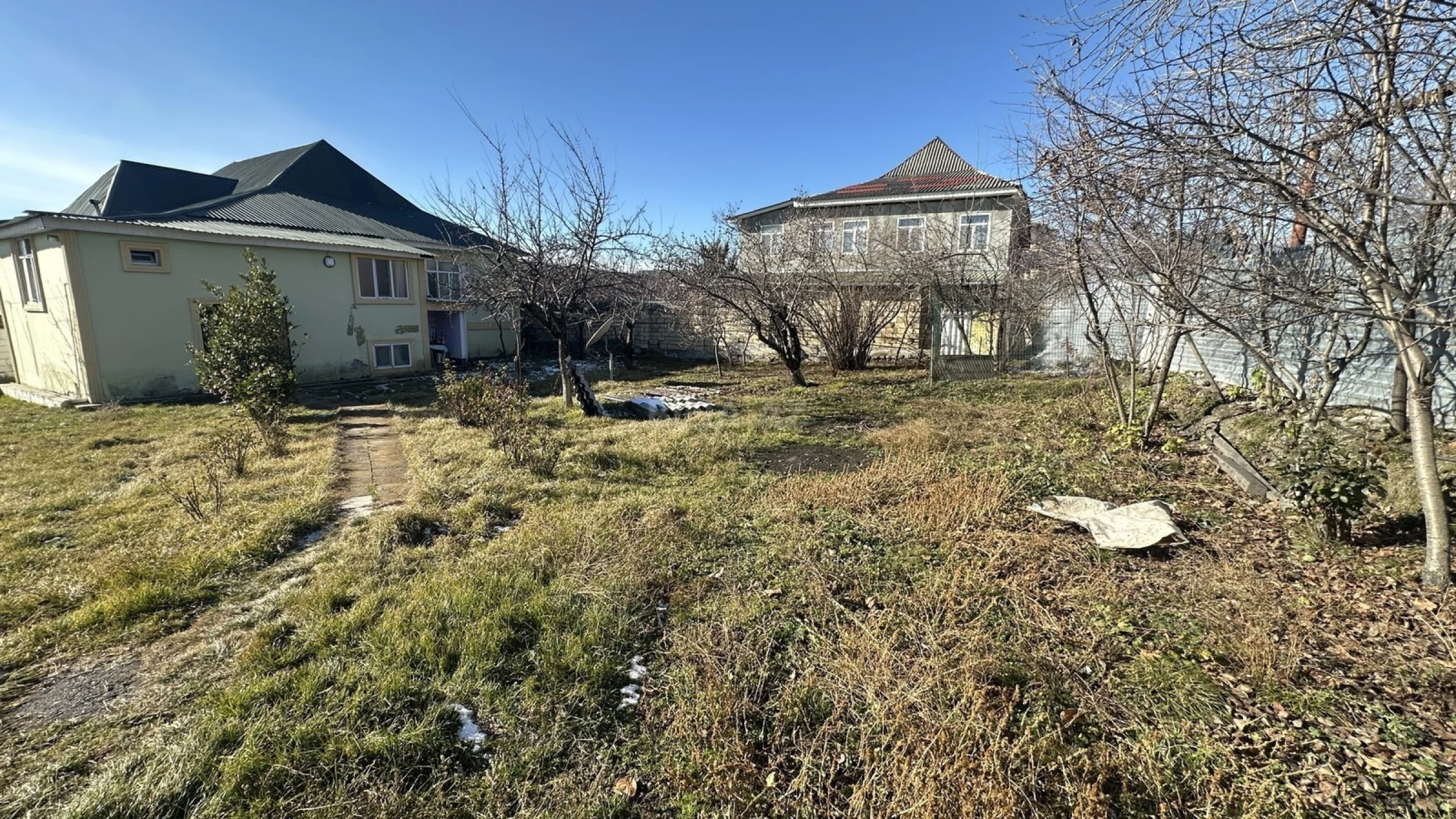 Satılır 5 otaqlı həyət evi 142 m²