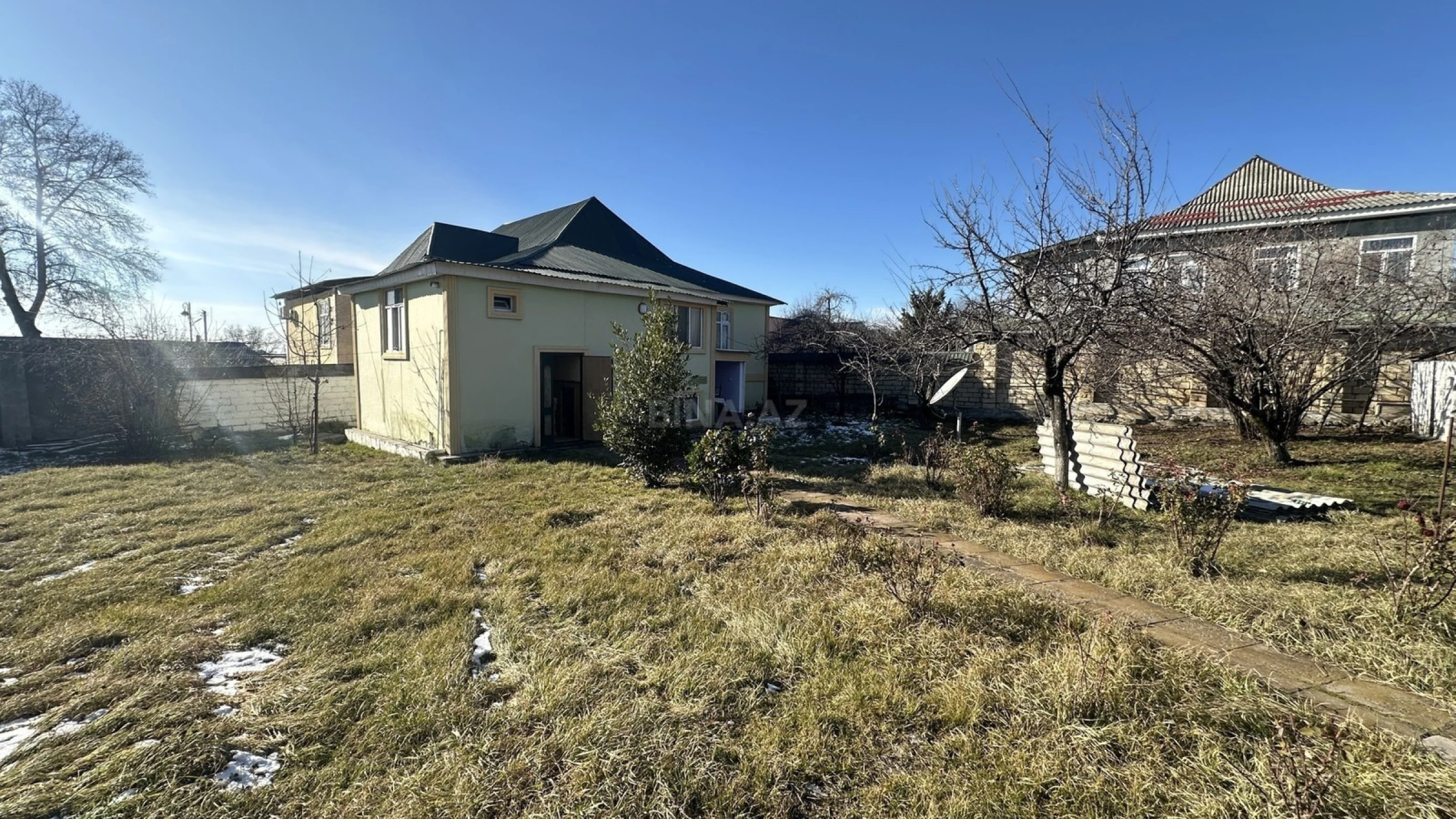 Satılır 5 otaqlı həyət evi 142 m²