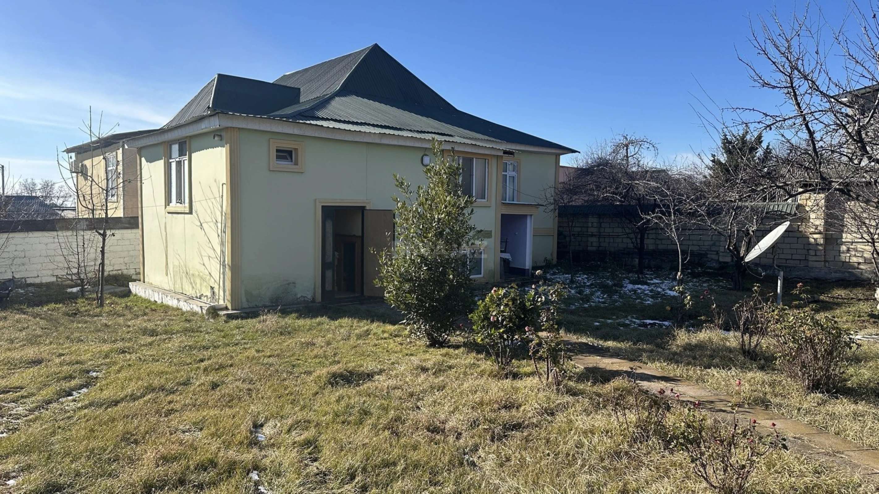 Satılır 5 otaqlı həyət evi 142 m²