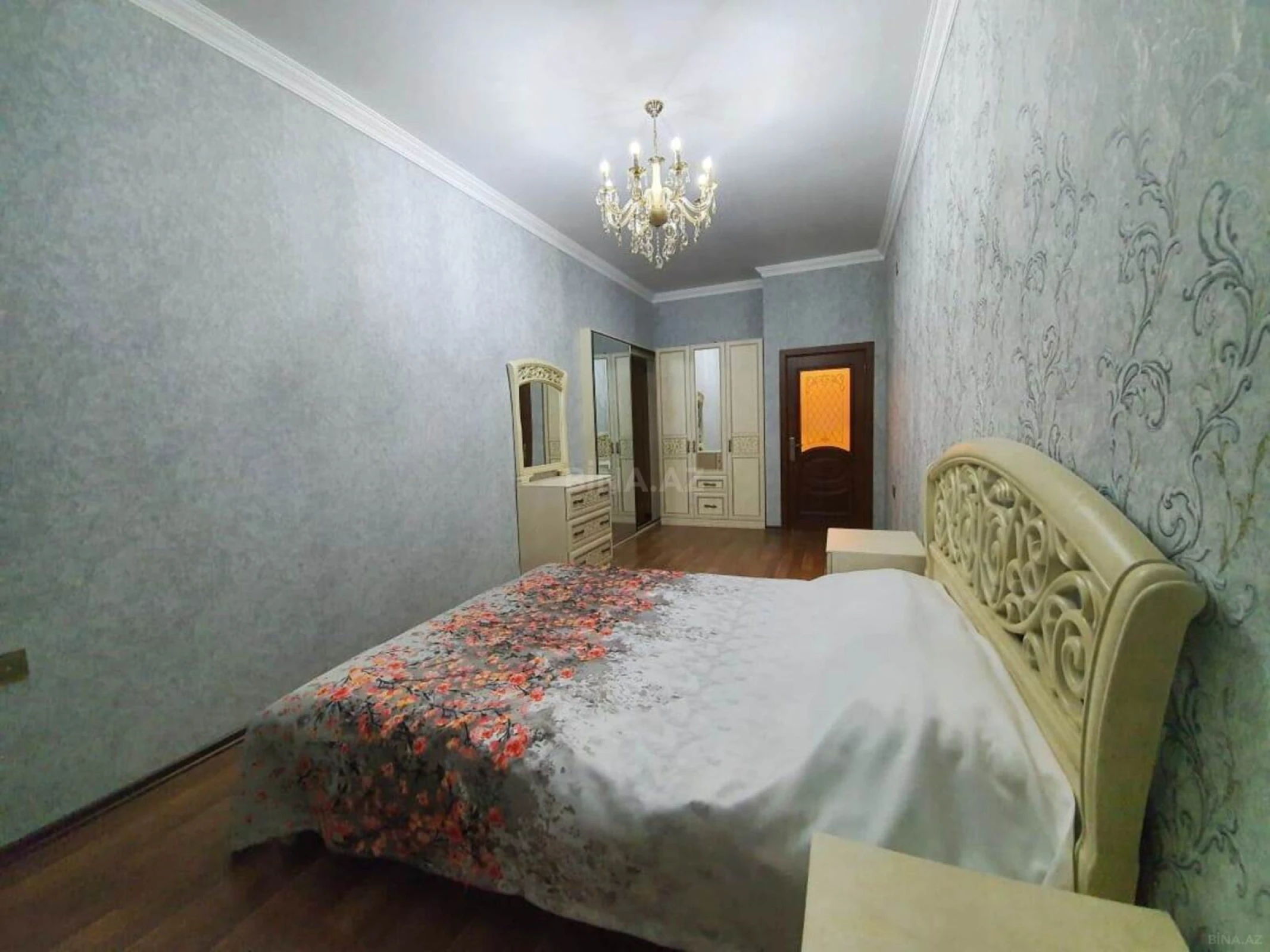 Kirayə verilir 4 otaqlı mənzil 170 m²