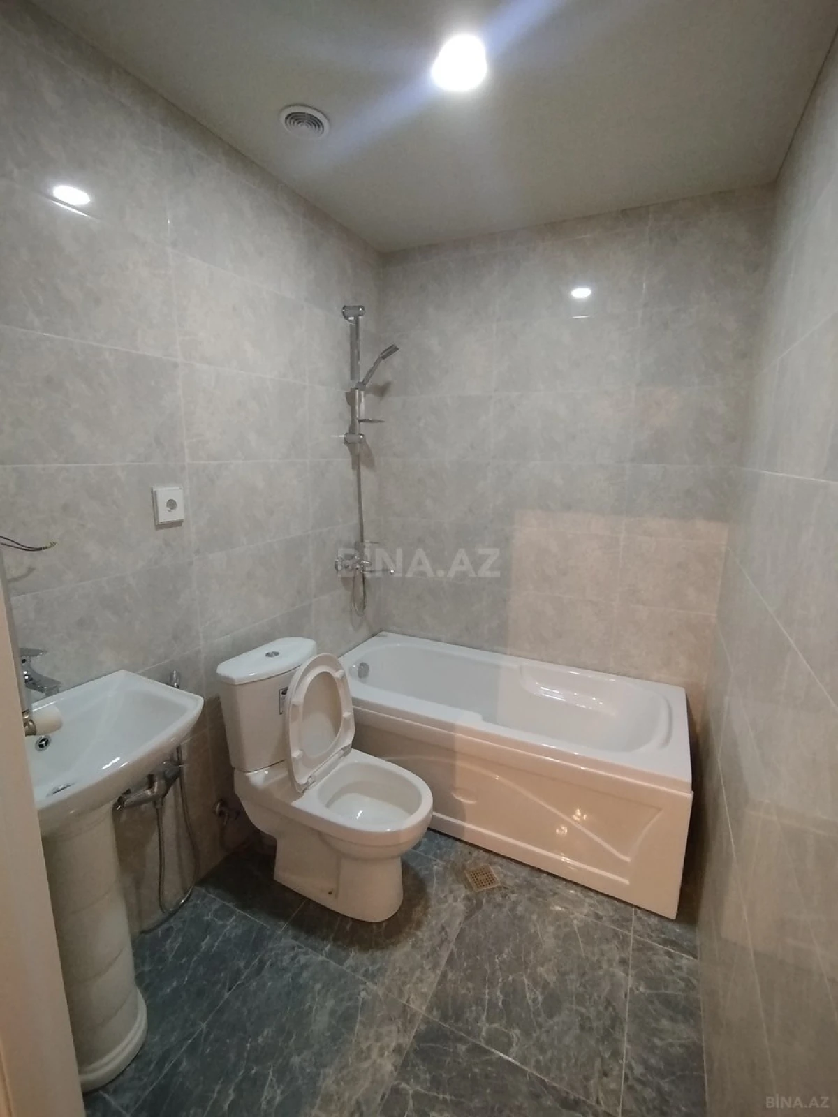 Kirayə verilir 2 otaqlı mənzil 58 m²