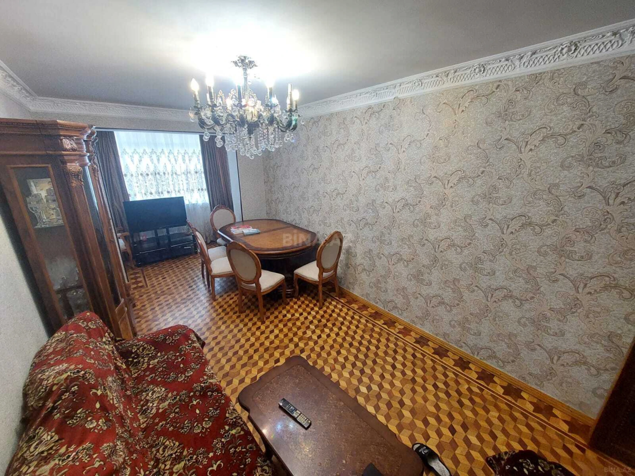 Satılır 5 otaqlı mənzil 135 m²
