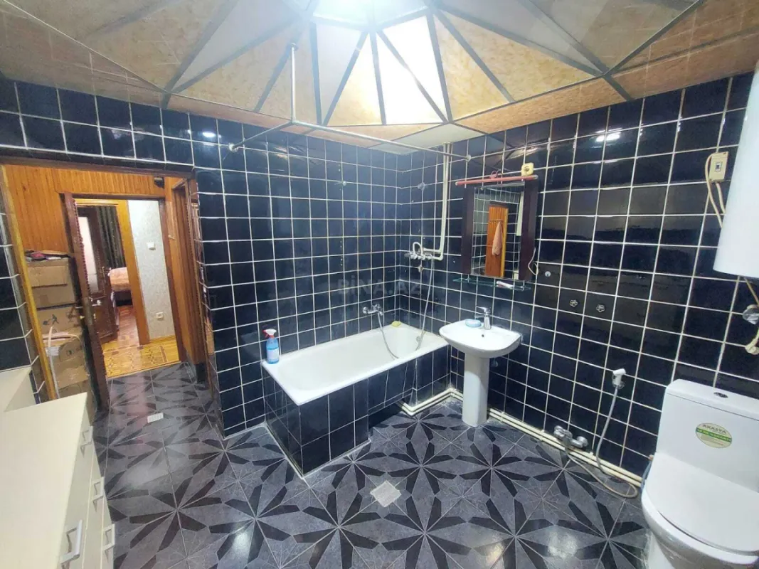 Satılır 5 otaqlı mənzil 135 m²